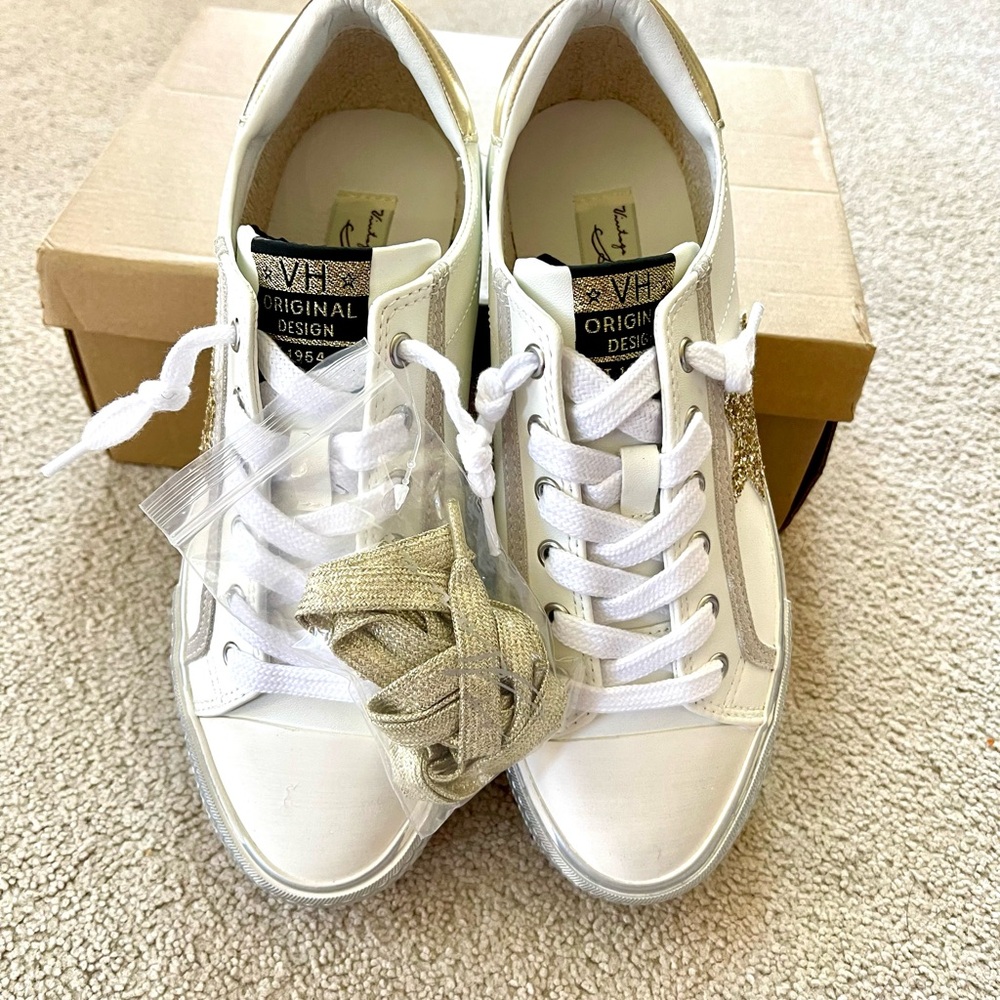 Vintage Havana White and Gold Star Sneakers - Picture 6 of 16